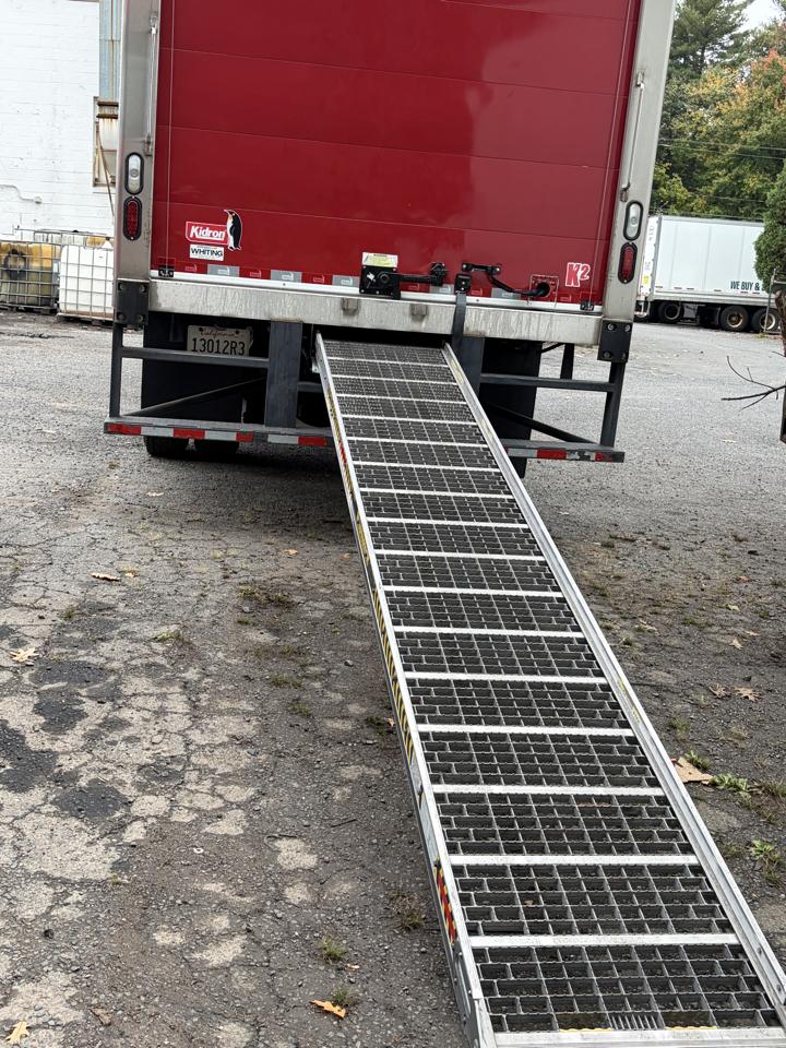 Freightliner M2 106  2023