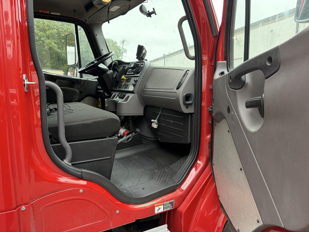 Freightliner M2 106  2023