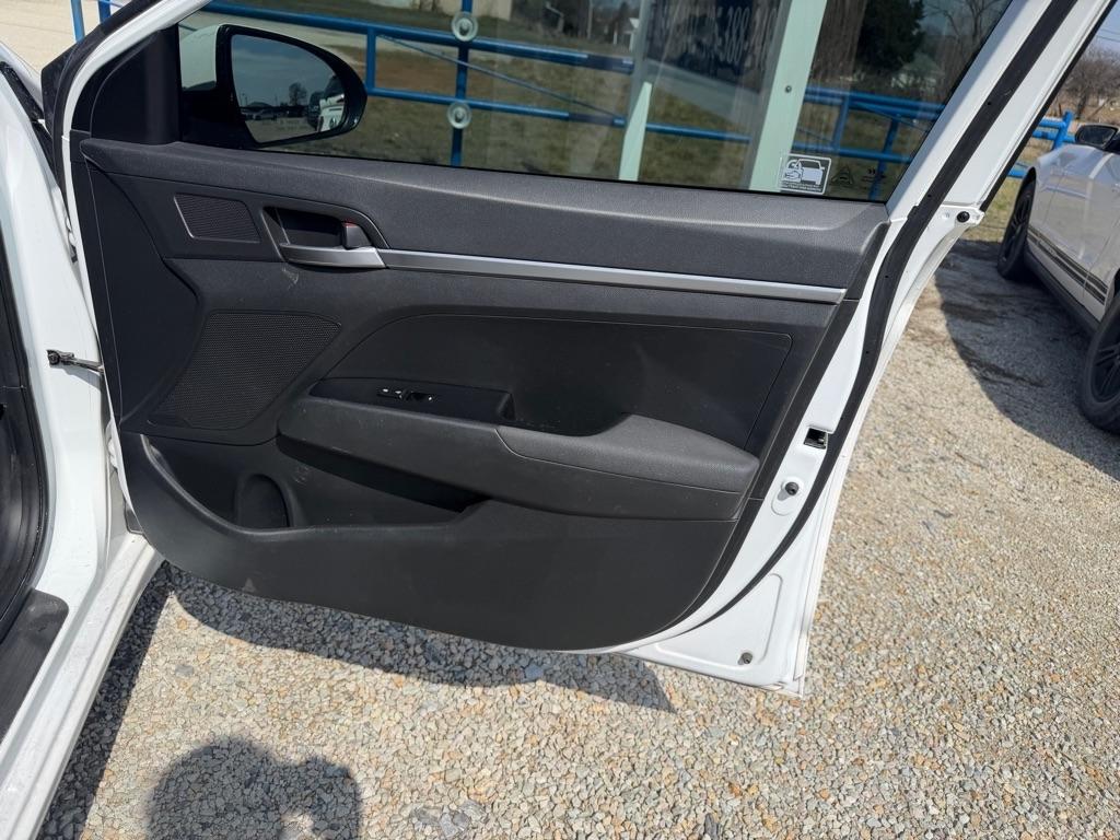 Hyundai Elantra SE 6M 2019