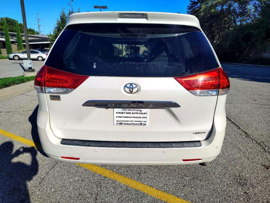 Toyota Sienna  2013