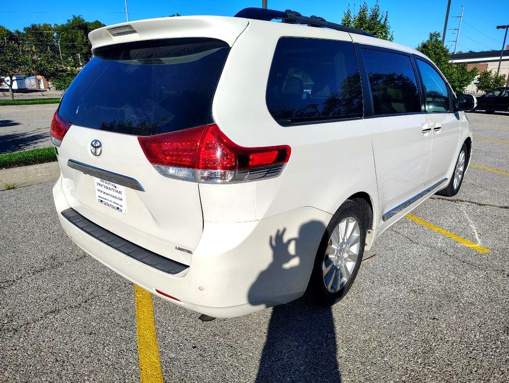 Toyota Sienna  2013
