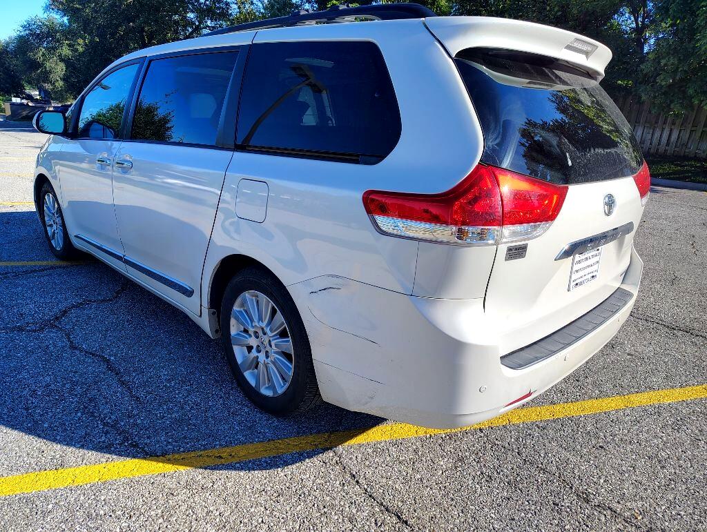 Toyota Sienna  2013