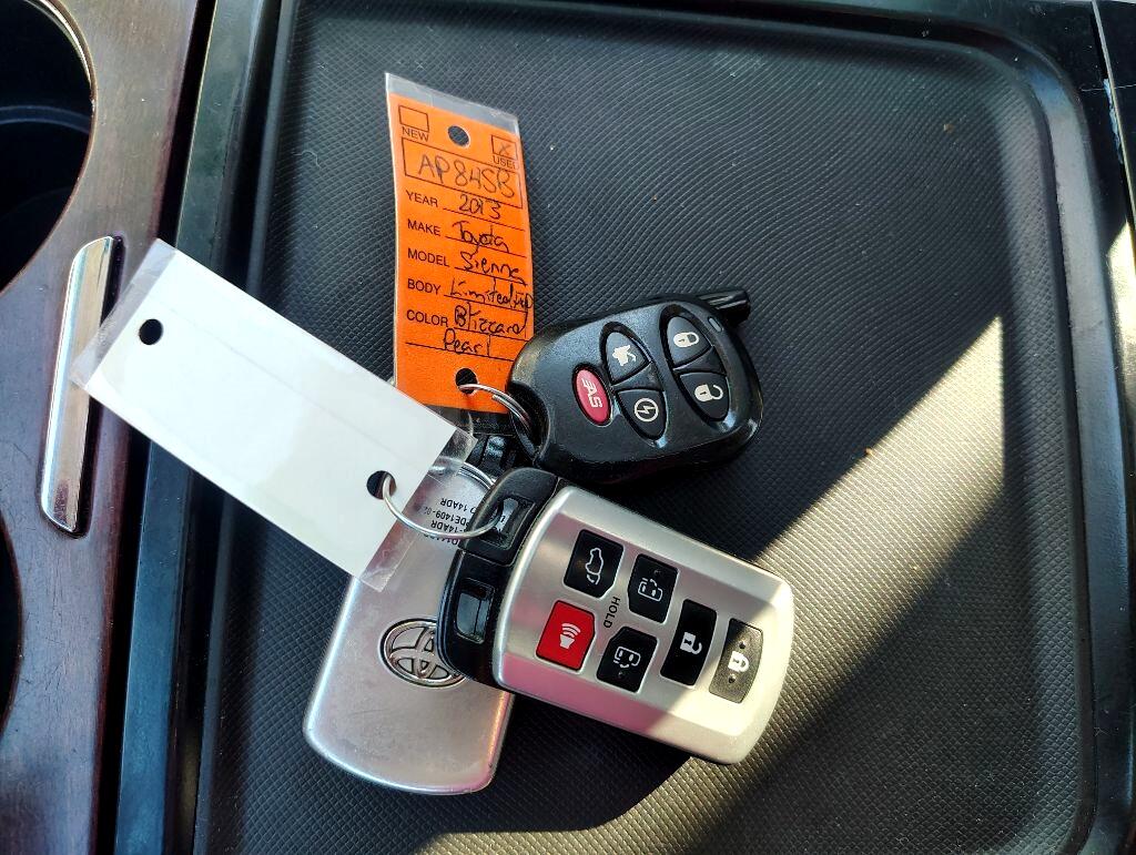 Toyota Sienna  2013