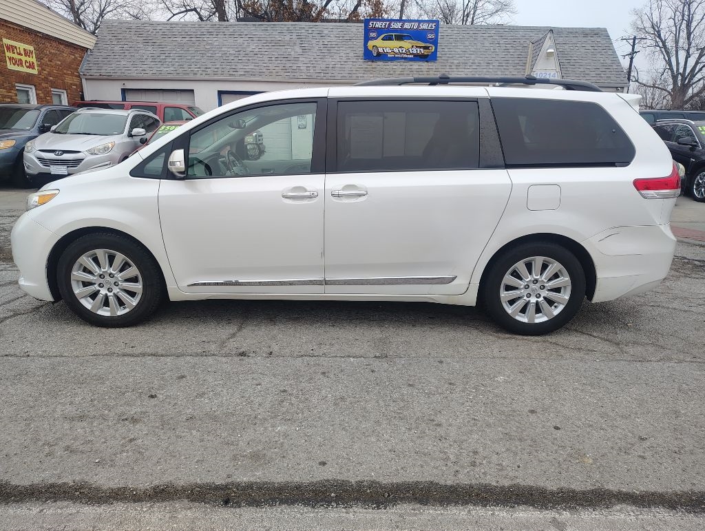 Toyota Sienna  2013