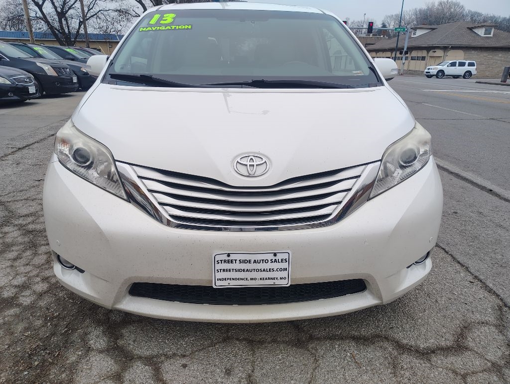 Toyota Sienna  2013