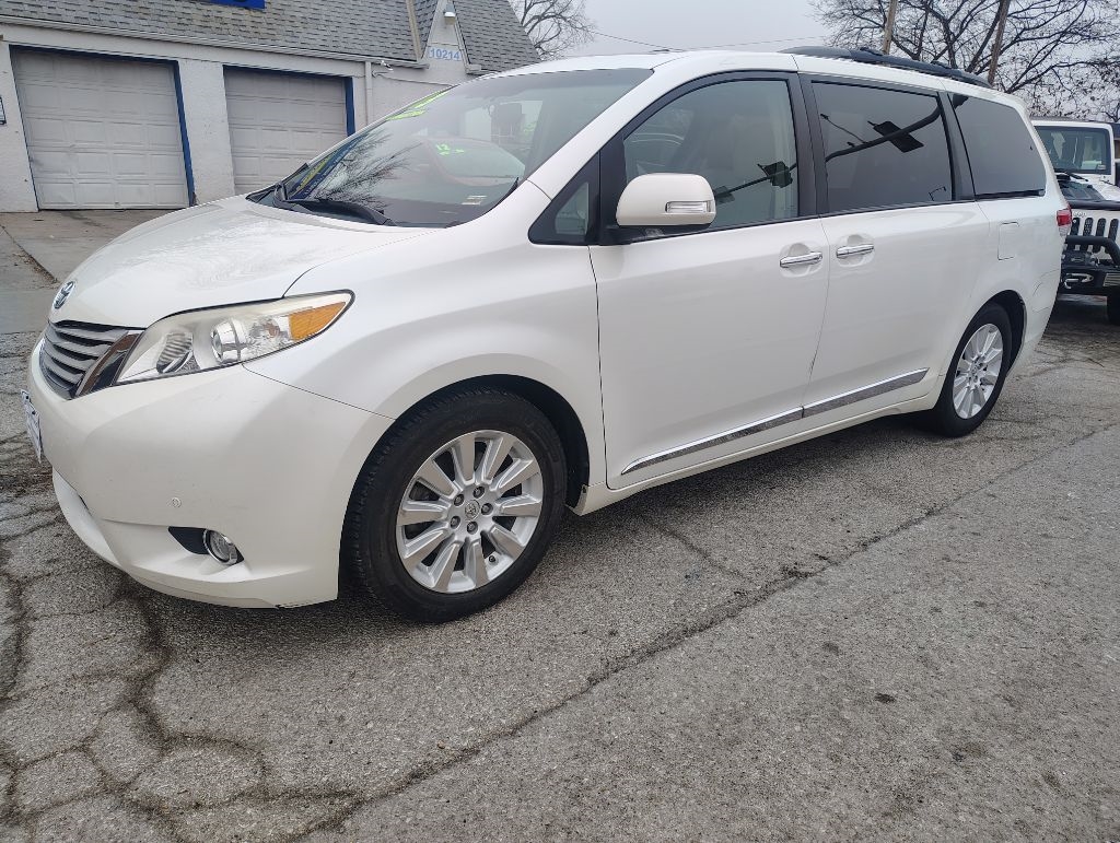 Toyota Sienna  2013
