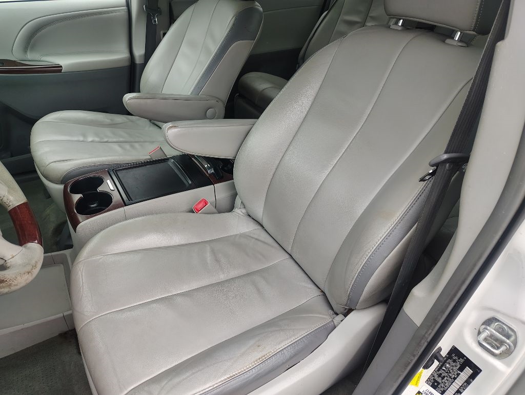 Toyota Sienna  2013