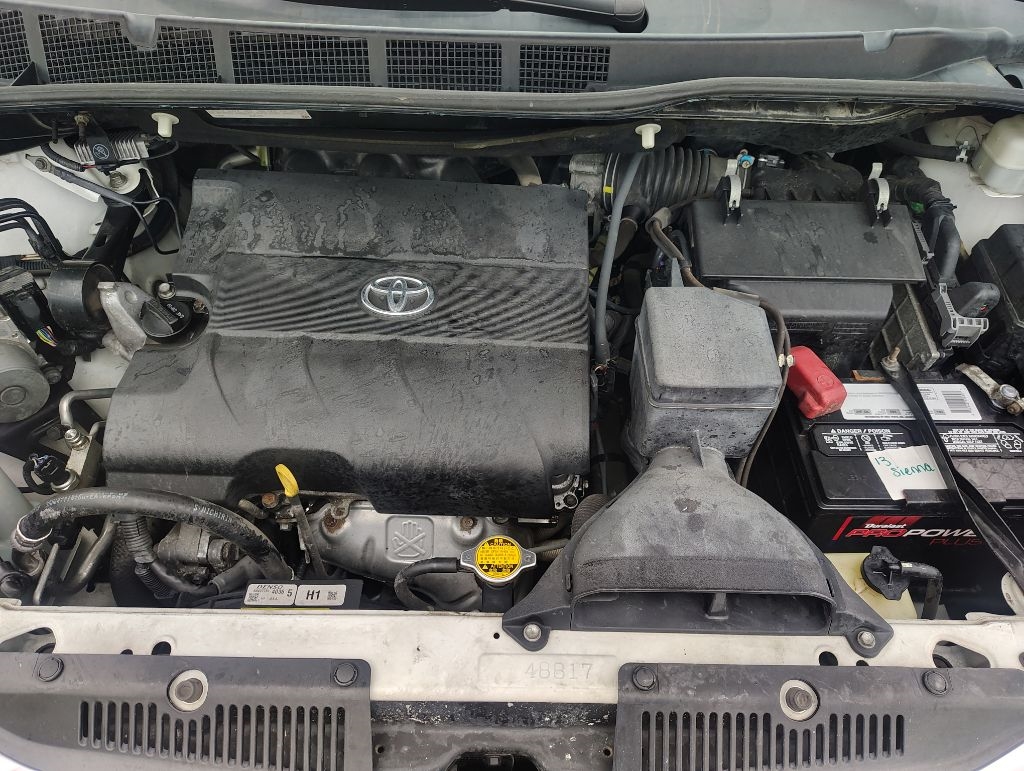 Toyota Sienna  2013