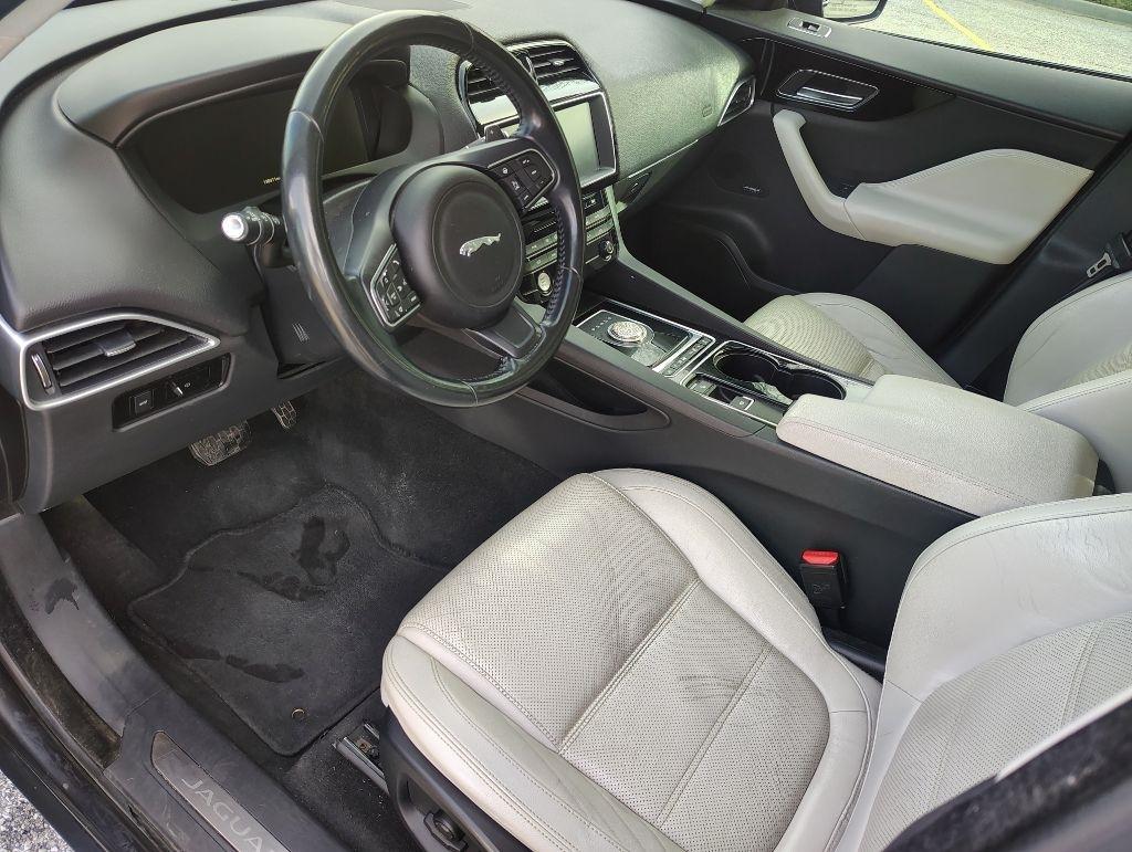 Jaguar F-Pace  2017