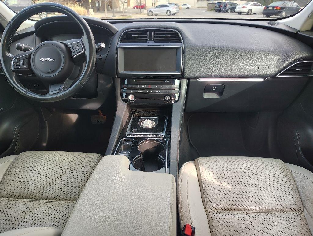 Jaguar F-Pace  2017