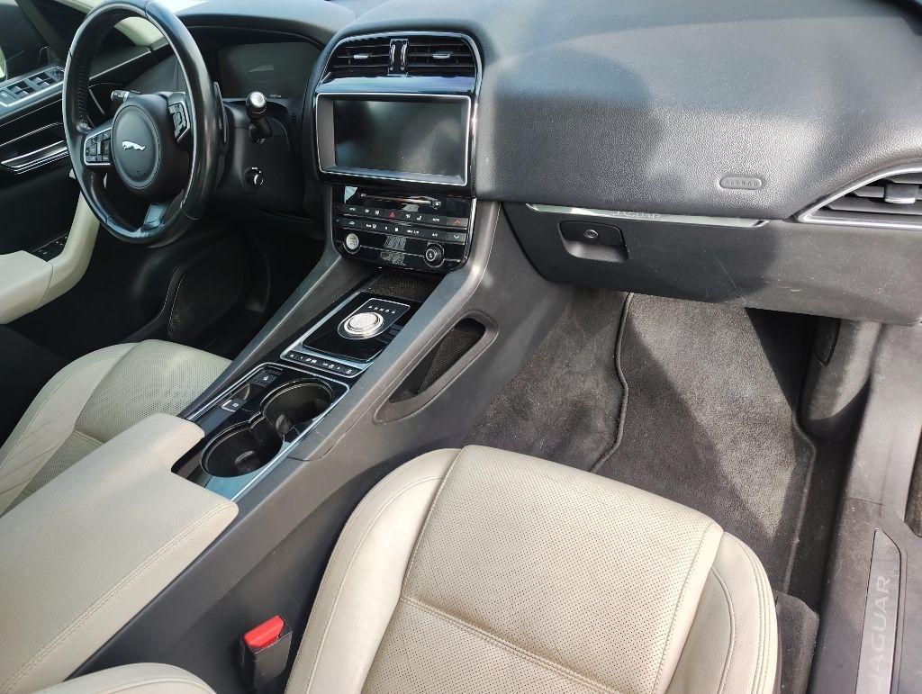 Jaguar F-Pace  2017