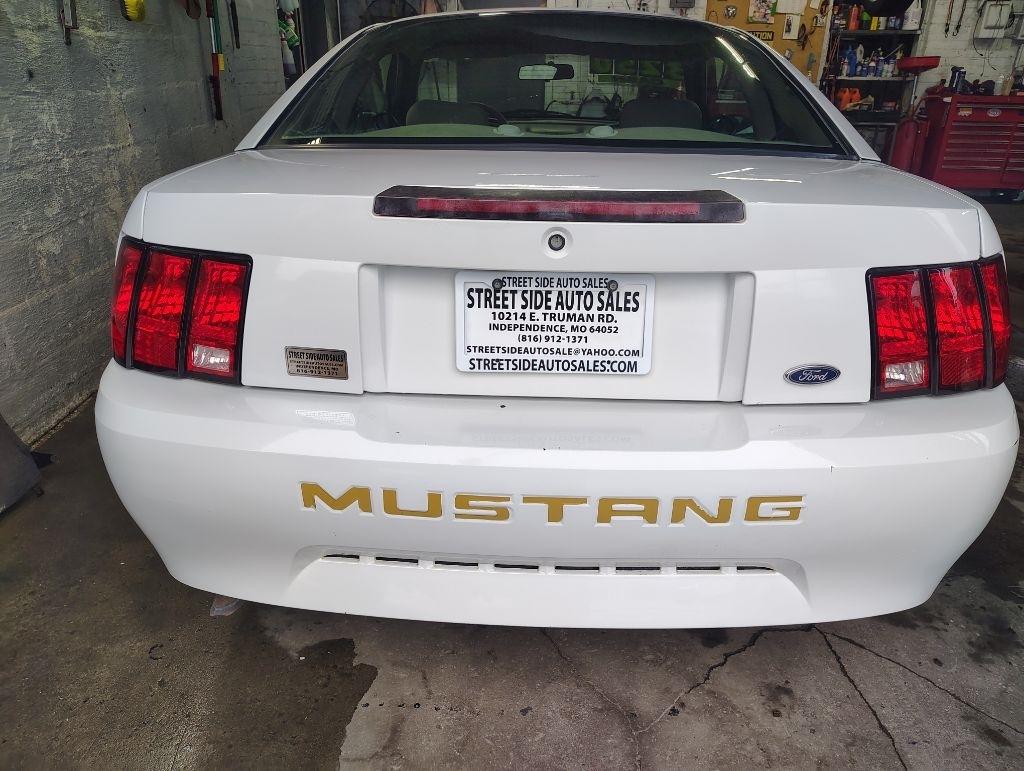 Ford Mustang  2001