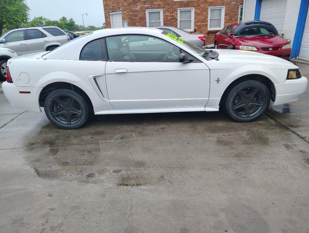 Ford Mustang  2001