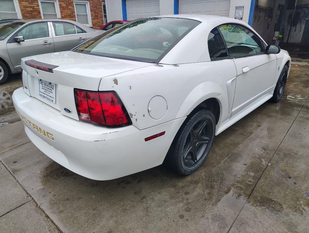 Ford Mustang  2001