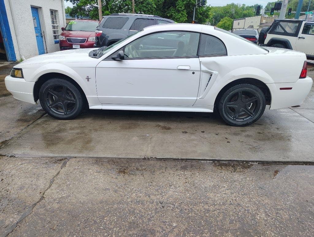 Ford Mustang  2001