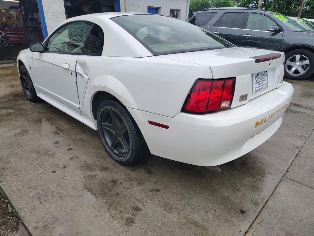 Ford Mustang  2001