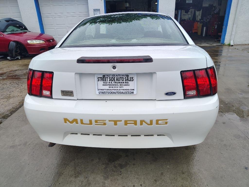 Ford Mustang  2001