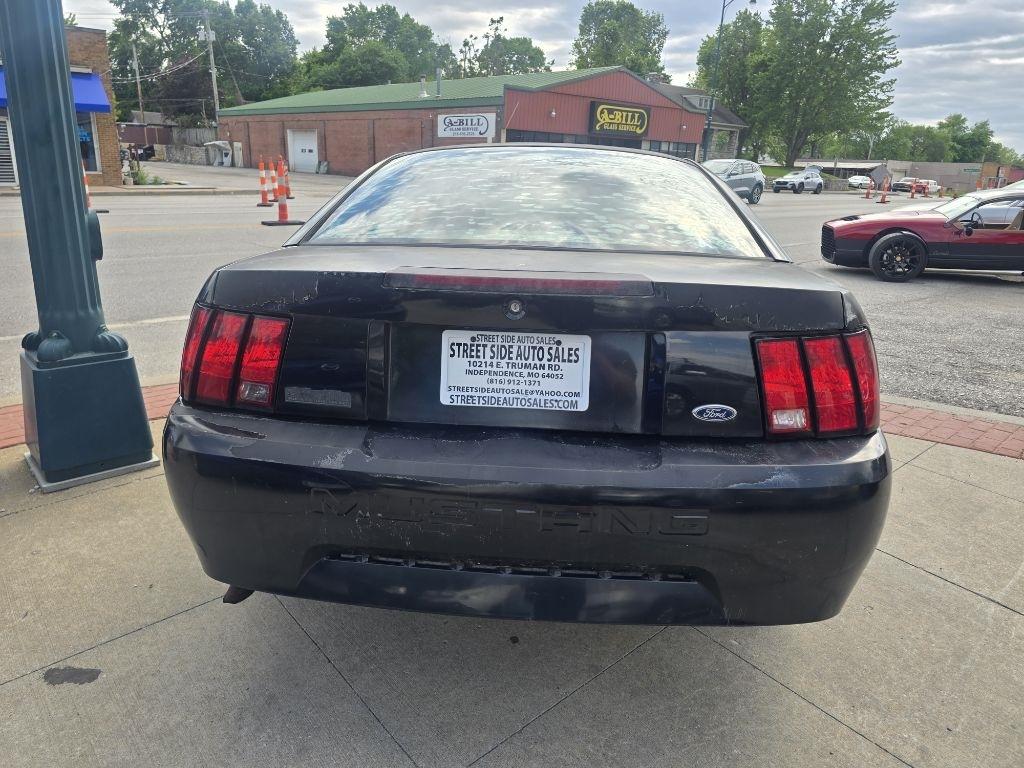 Ford Mustang  2001