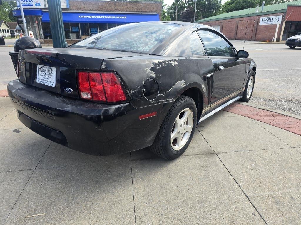 Ford Mustang  2001