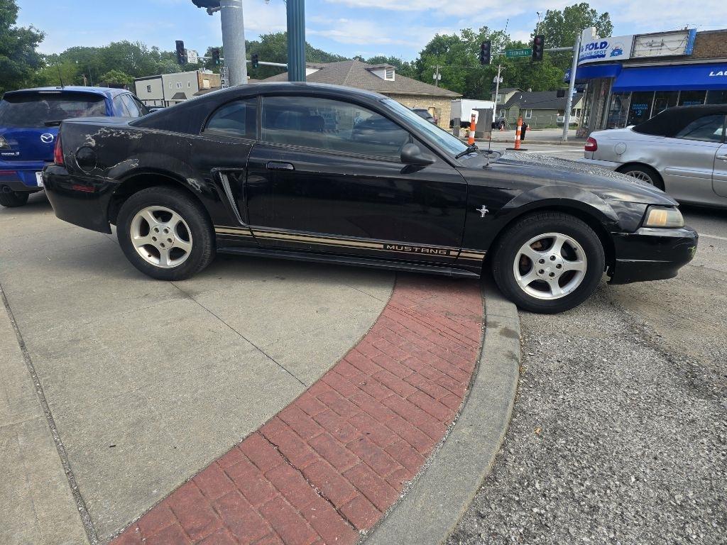 Ford Mustang  2001