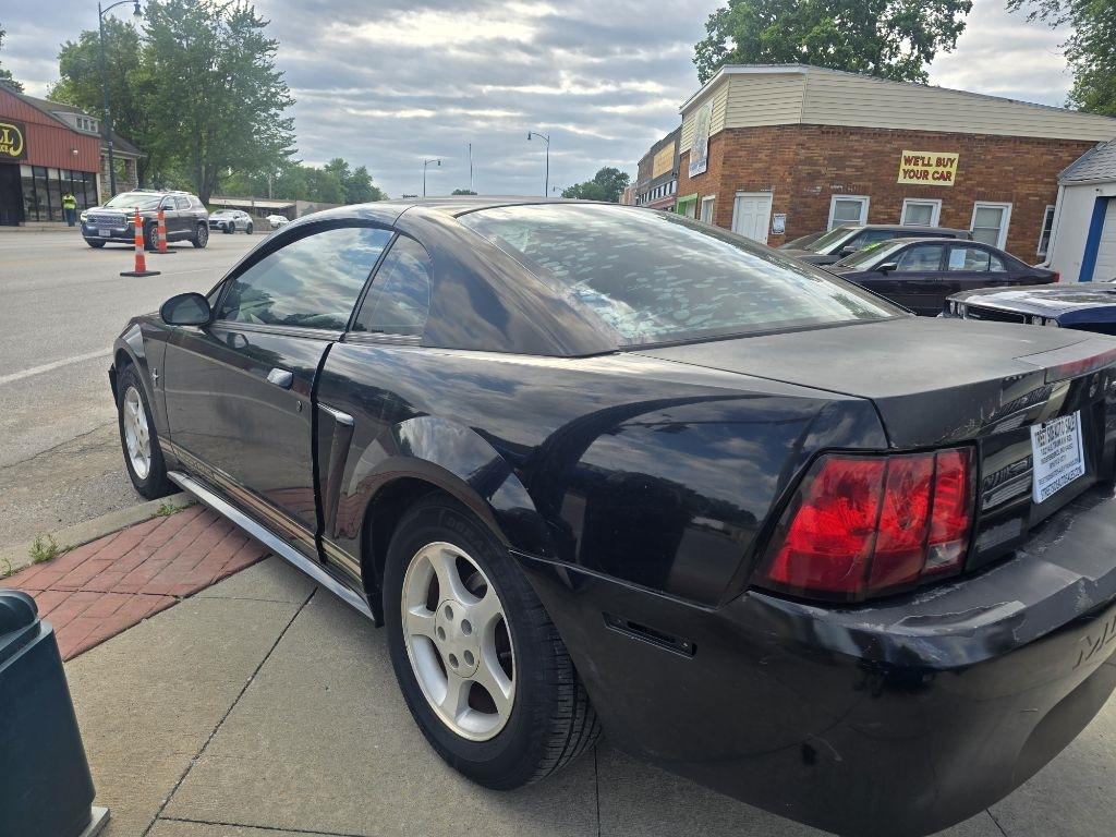 Ford Mustang  2001