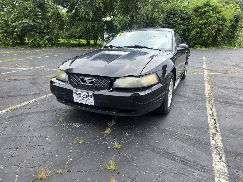 Ford Mustang  2001