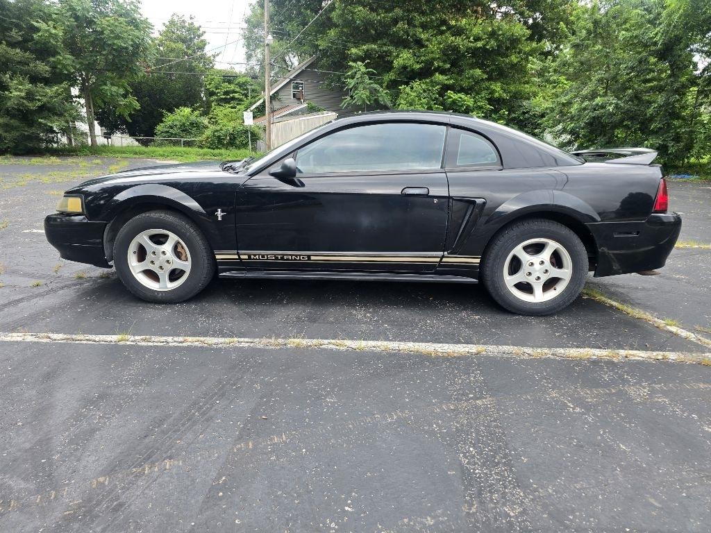 Ford Mustang  2001