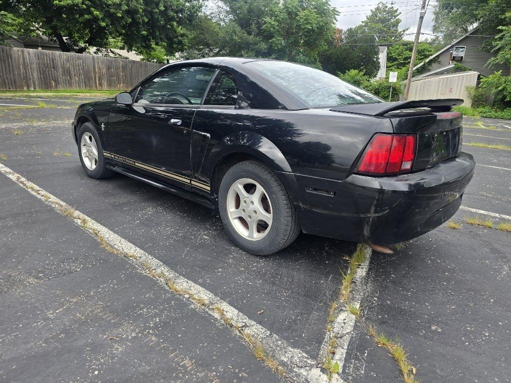 Ford Mustang  2001