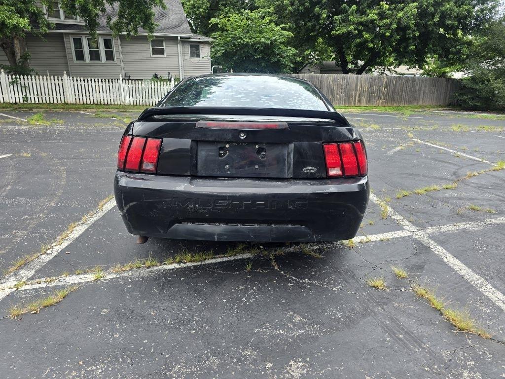 Ford Mustang  2001