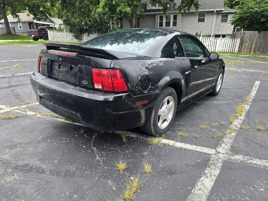 Ford Mustang  2001
