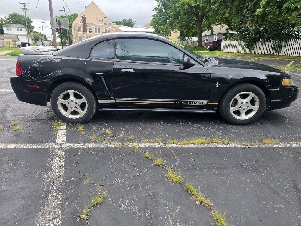Ford Mustang  2001