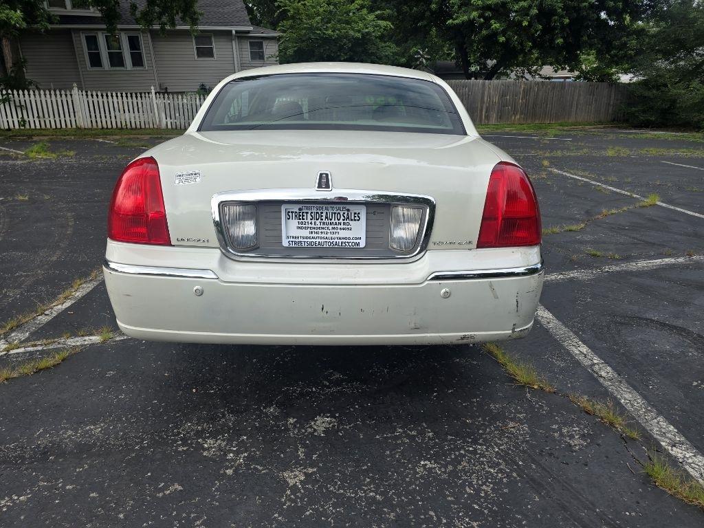 Lincoln Town Car  2004