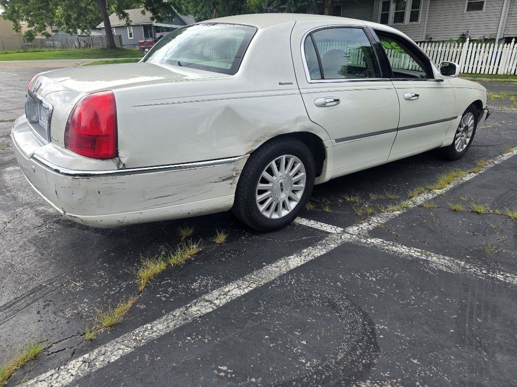 Lincoln Town Car  2004