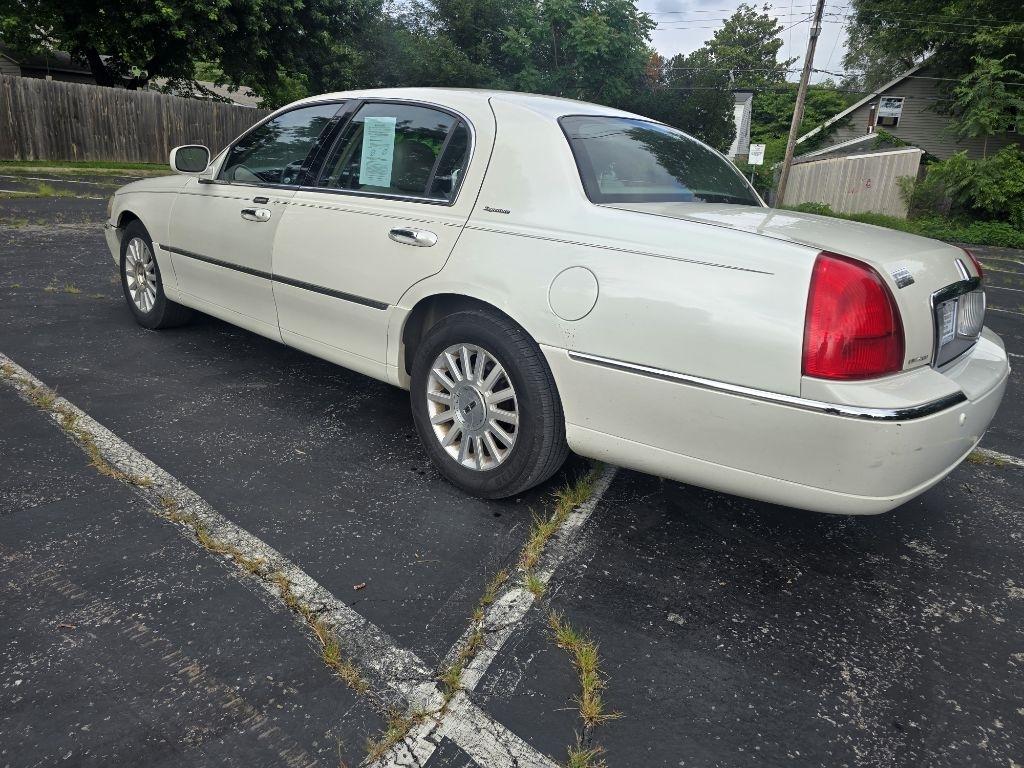 Lincoln Town Car  2004