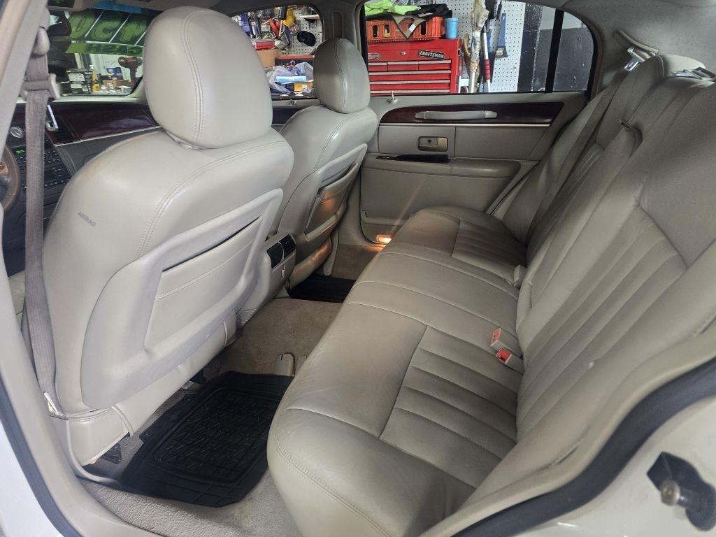 Lincoln Town Car  2004
