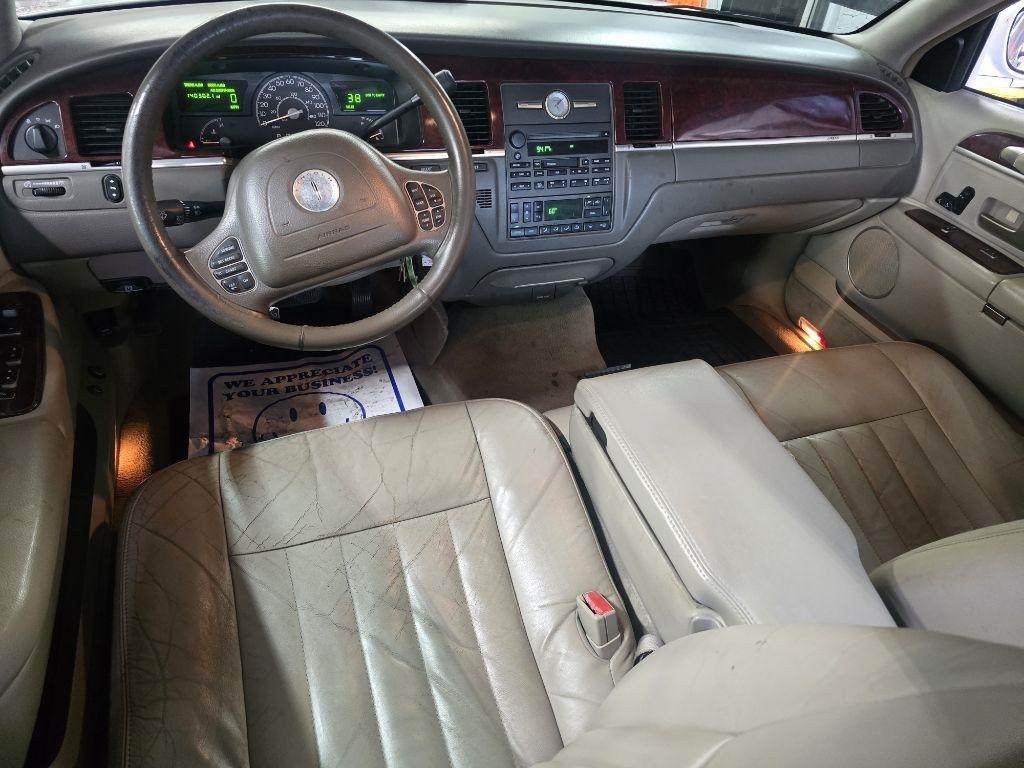 Lincoln Town Car  2004