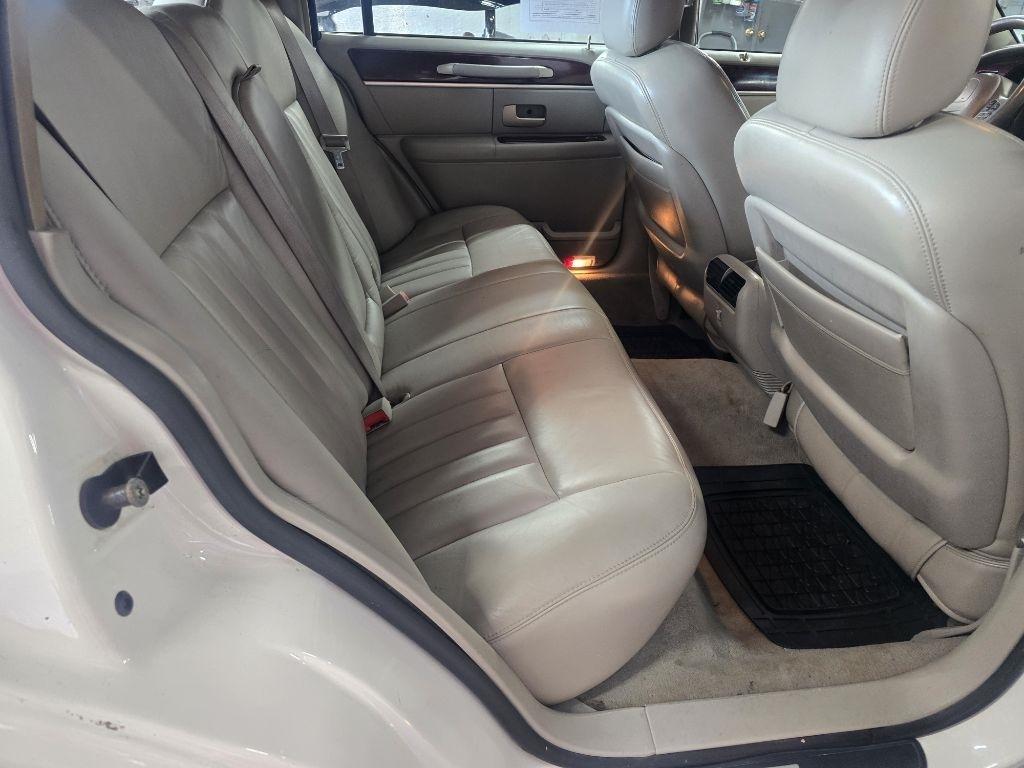 Lincoln Town Car  2004