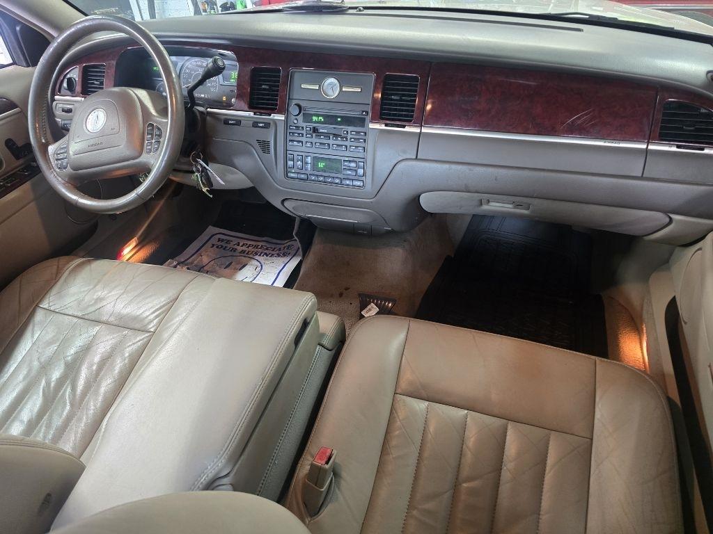 Lincoln Town Car  2004