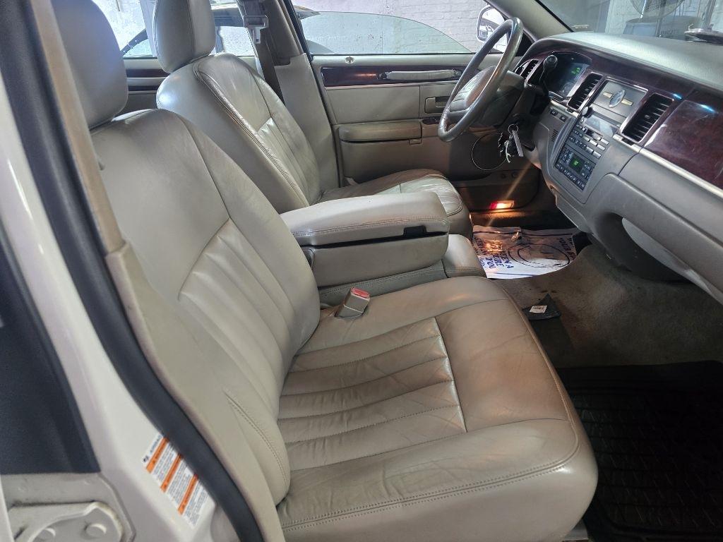 Lincoln Town Car  2004