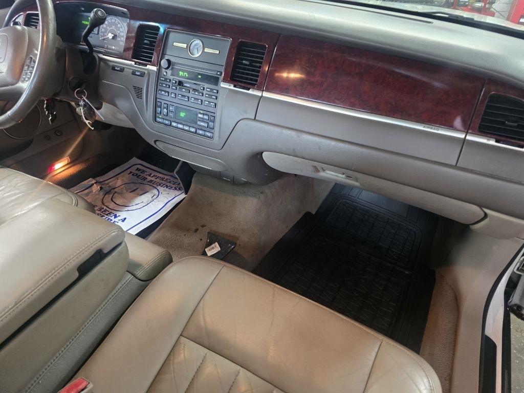 Lincoln Town Car  2004