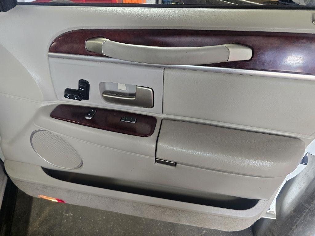 Lincoln Town Car  2004