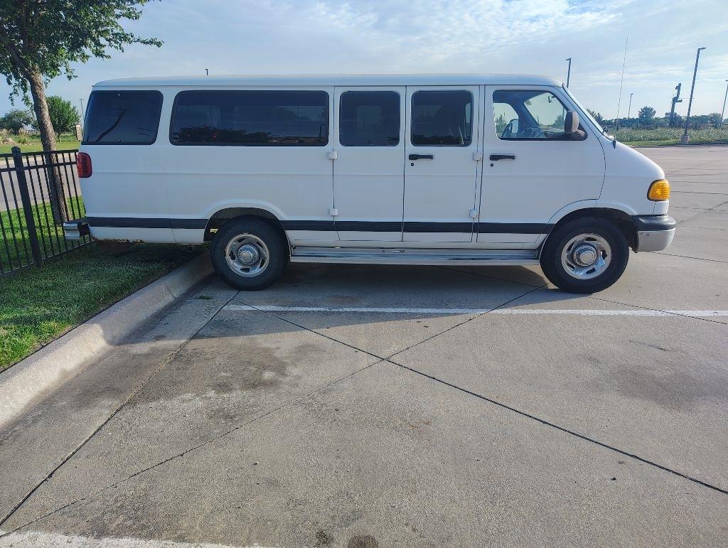Dodge Ram Wagon  1999