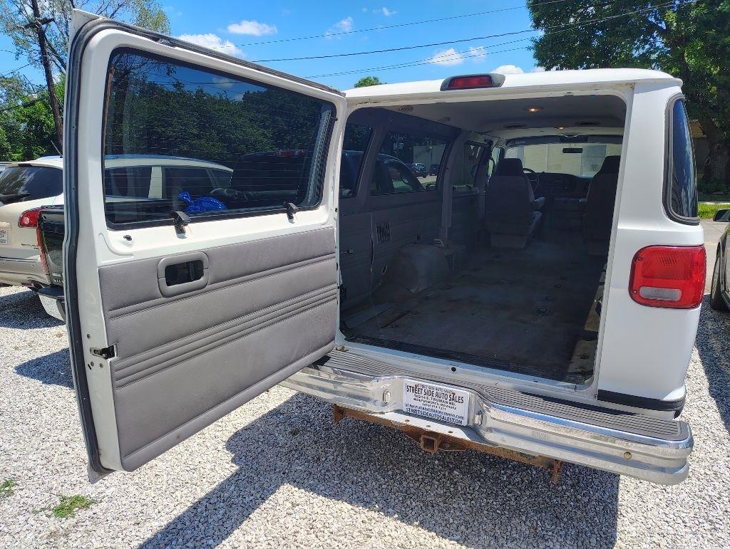 Dodge Ram Wagon  1999