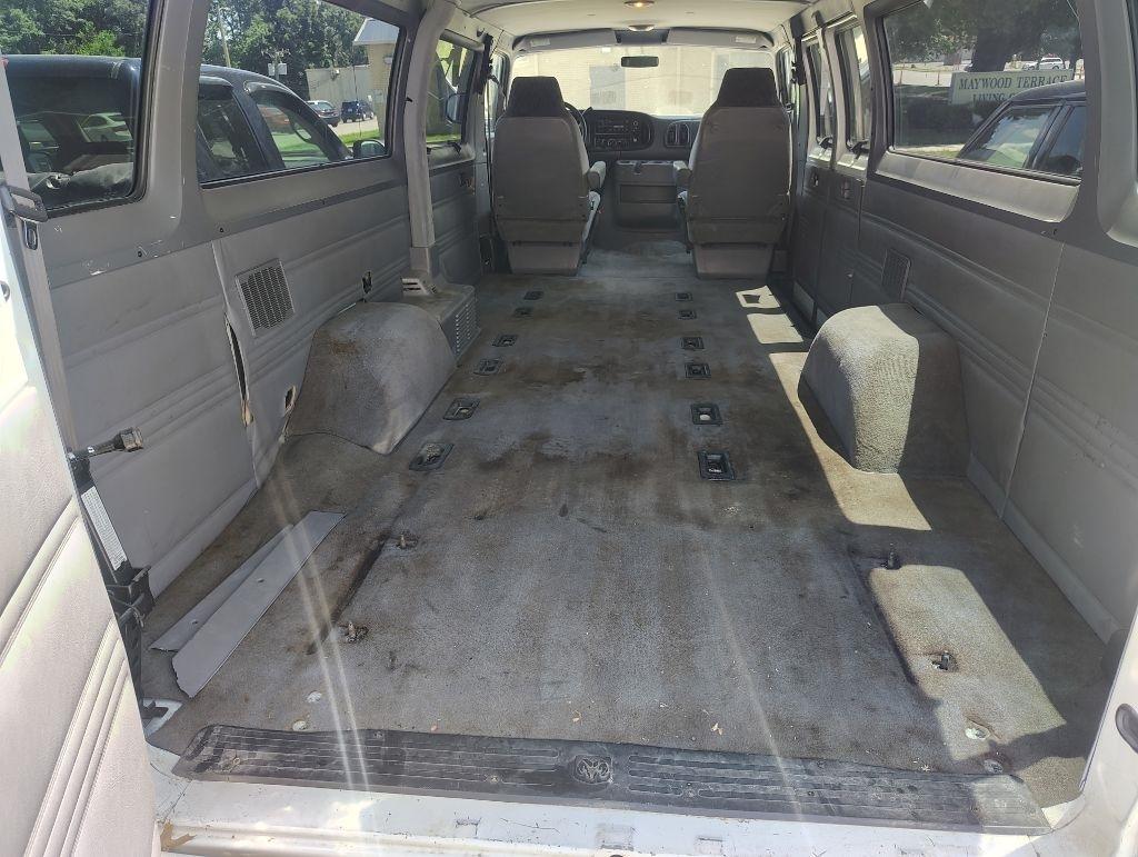 Dodge Ram Wagon  1999