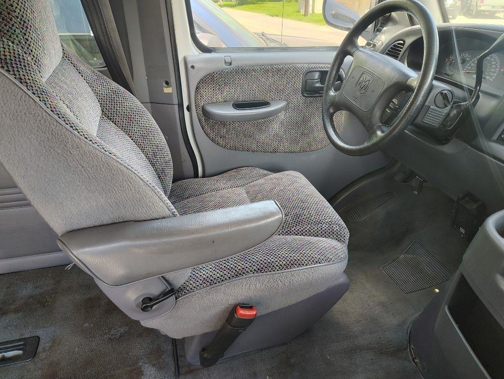 Dodge Ram Wagon  1999