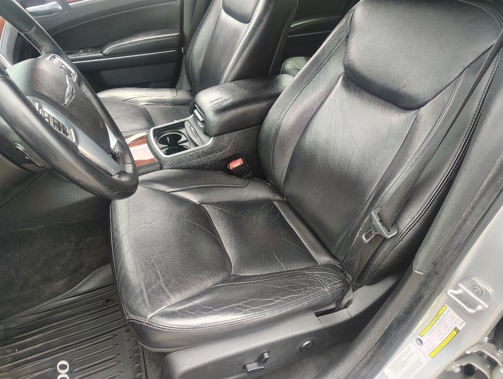 Chrysler 300  2012