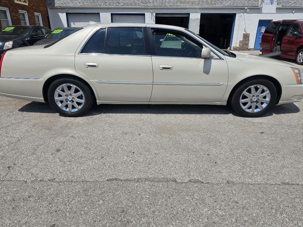 Cadillac DTS  2011