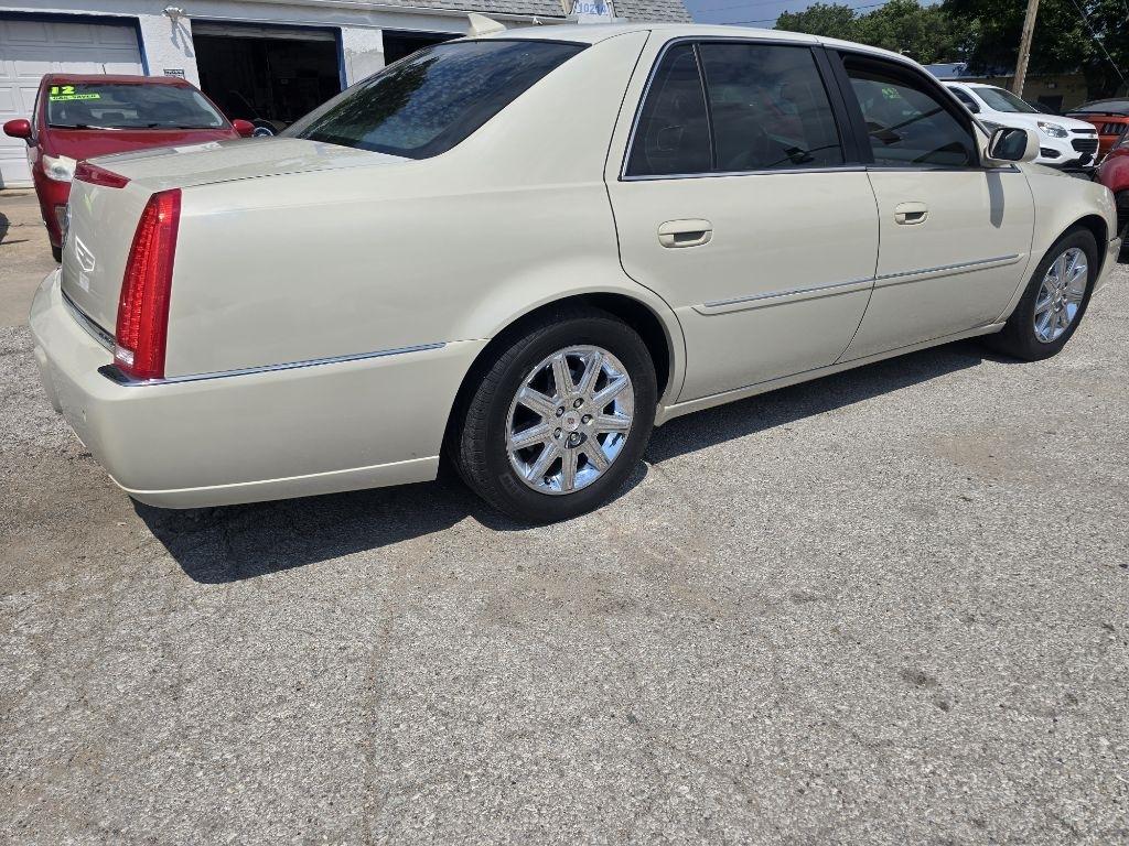Cadillac DTS  2011