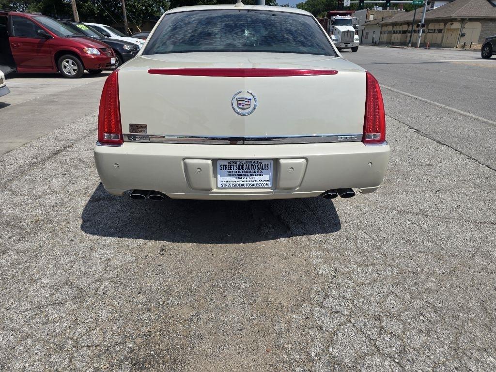 Cadillac DTS  2011