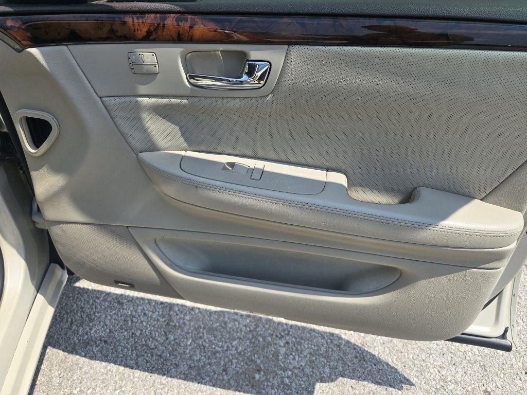 Cadillac DTS  2011